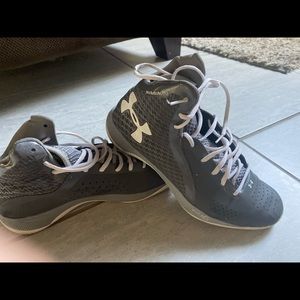 Under Amour  basketball shoe